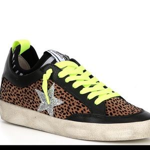 Gianni Bini Kaekko Cheetah print sneakers